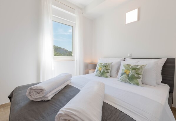 Deluxe Apartment 1 | 1 bedroom, premium bedding, desk, blackout curtains - Apartments Moon (Crikvenica)