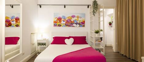 Studio City | Arbetsyta för laptop, strykjärn/strykbräda, gratis wi-fi och sängkläder