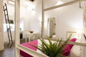 City Studio | Private kitchen | Full-size fridge, oven, stovetop, espresso maker