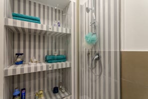 City Studio | Bathroom | Hair dryer, bidet, towels, shampoo