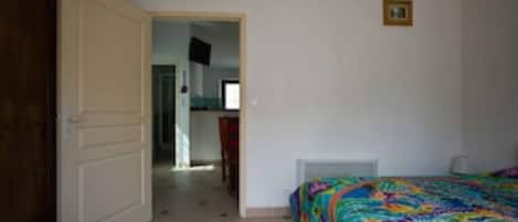 1 chambre, fer et planche Ă repasser, Wi-Fi, literie fournie