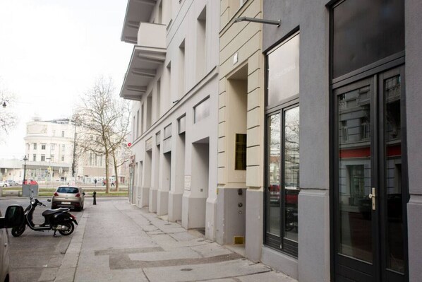 Exterior - One-Bedroom Apartment with Terrace - Urania (Vienna)