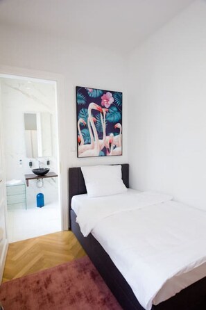 2 bedrooms, iron/ironing board, travel cot, free WiFi