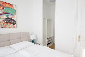2 bedrooms, iron/ironing board, travel cot, free WiFi