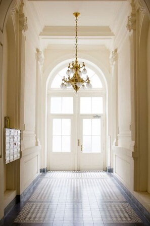 Interior - Three-Bedroom Apartment - Opera (Vienna)