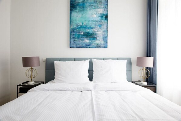 3 quartos, ferros/tábuas de passar roupa, berço de viagem