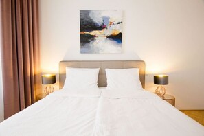 2 bedrooms, iron/ironing board, travel crib, free WiFi