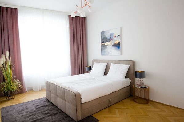 2 bedrooms, iron/ironing board, travel cot, free WiFi - Two-Bedroom Apartment - Naschmarkt (Vienna)