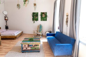 TV - Music Apart near Mariahilferstraße (Vienna)