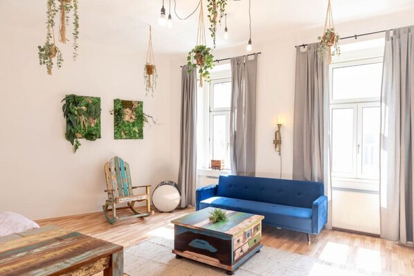 TV - Music Apart near Mariahilferstraße (Vienna)