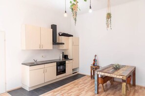 Fridge, oven, stovetop, coffee/tea maker - Music Apart near Mariahilferstraße (Vienna)