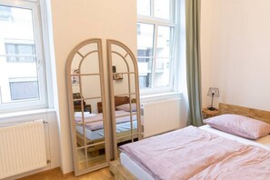 1 bedroom, desk, free WiFi, bed sheets