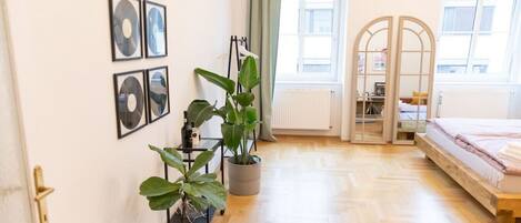 1 bedroom, desk, free WiFi, bed sheets