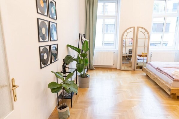 1 bedroom, desk, free WiFi, bed sheets