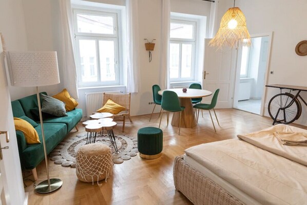 1 bedroom, desk, free WiFi, bed sheets - Design Apart near Schönbrunn Palace (Vienna)