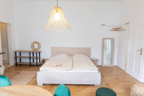 1 bedroom, desk, free WiFi, bed sheets