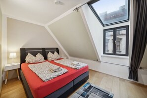 3 bedrooms, desk, free WiFi, bed sheets