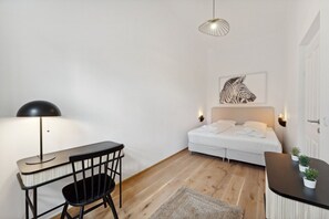 3 bedrooms, desk, free WiFi, bed sheets