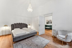1 bedroom, desk, free WiFi, bed sheets