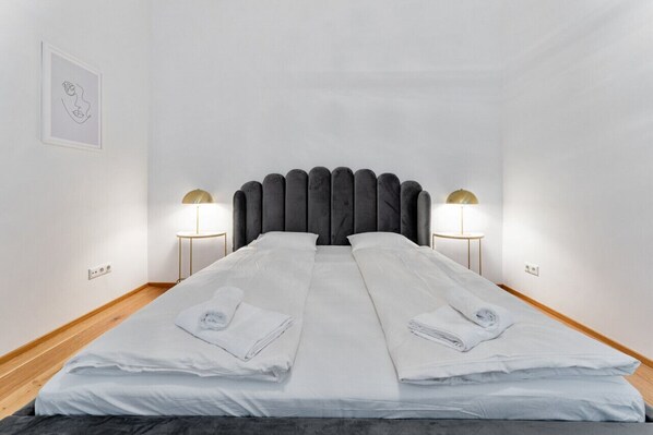 1 bedroom, desk, free WiFi, bed sheets