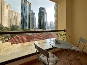 Classic Apartment | Balcony