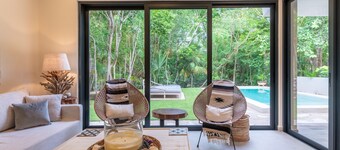 Zen inspirated villa in jungle setting with AC, internet and pool!