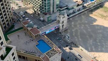 4 piscines extérieures