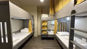 Dormitorio compartido Confort | Caja de seguridad en la habitación y espacio para trabajar con laptop