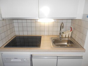 Fridge, microwave