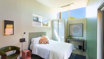 2 bedrooms, desk, iron/ironing board, travel crib