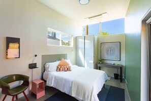 2 bedrooms, desk, iron/ironing board, travel crib