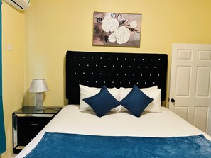 2 bedrooms, iron/ironing board, free WiFi, bed sheets - The Rest Stop A- 24 Hrs Security- 15 Mins from airport (Montego Bay)