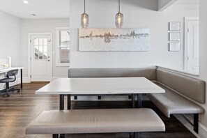 Dining - NEW Beachfront  Over 5,300 SF Sleeps 27  3 Apts (Atlantic City)