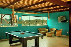 Televisión LCD de 35 pulgadas con canales por cable