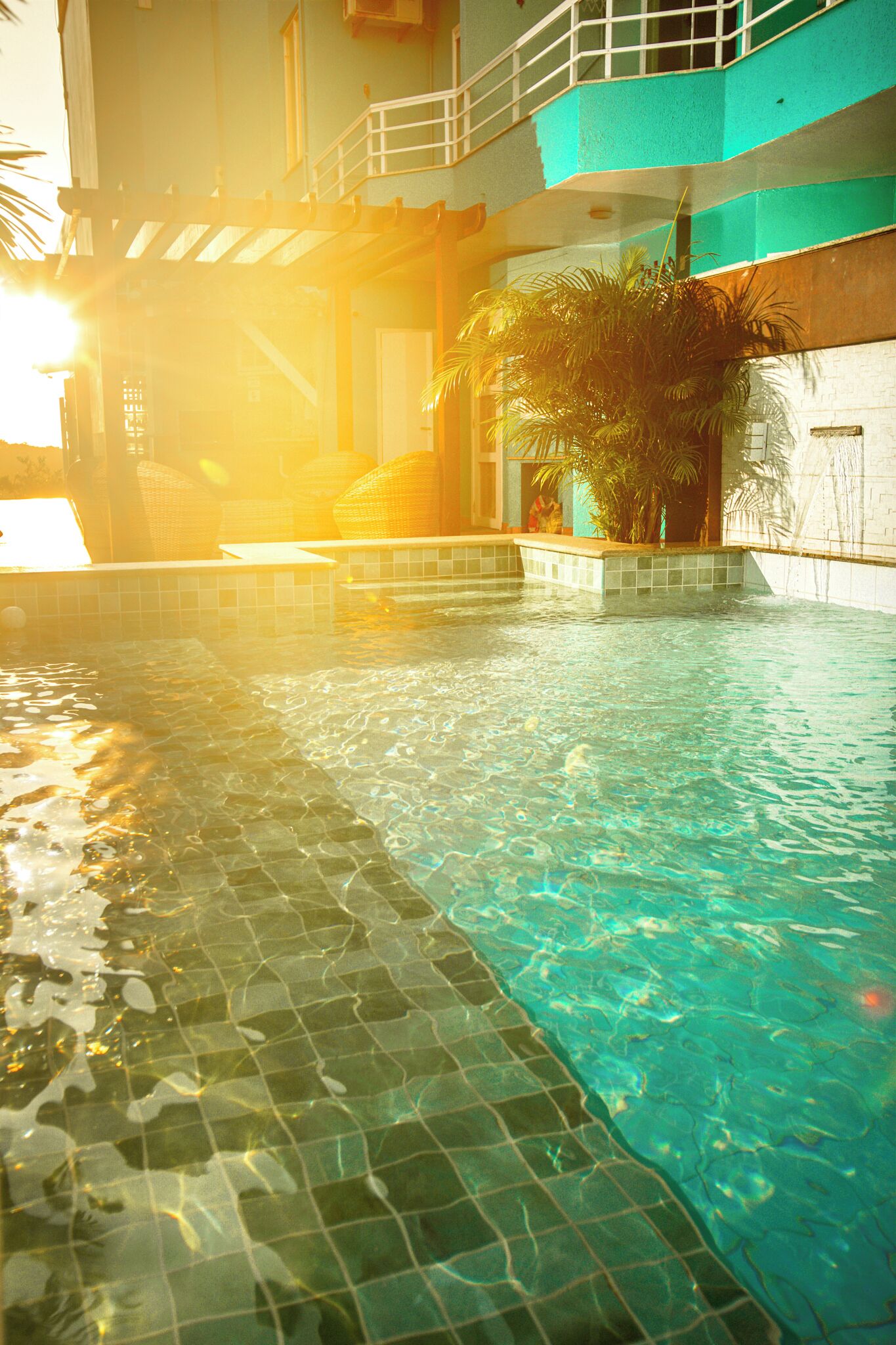 35-吋 LCD 液晶電視，提供有線頻道