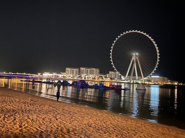 Beach - Business Backpackers JBR (Dubai)