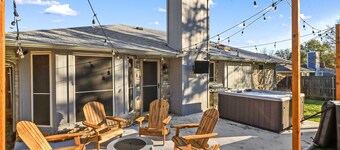 Cozy Updated Home w/ Hot Tub minutes from DFW Airport