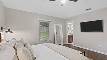 3 habitaciones, escritorio, tabla de planchar con plancha y wifi gratis