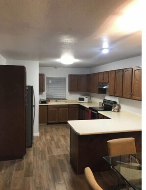Fridge, microwave, oven, coffee/tea maker