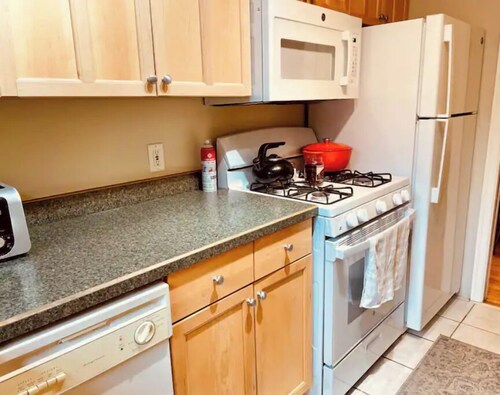 Bright & spacious 1-bedroom condo in Kingfield, Minneapolis
