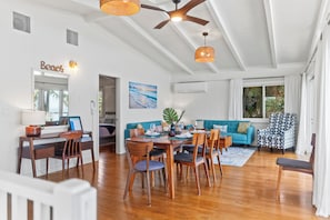 Interior - Surfers Paradise: Ocean View, Walking Distance to Sunset Beach NUC:1990/NUC-2073 (Haleiwa)