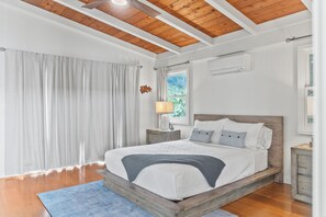 3 slaapkamers, een strijkplank/strijkijzer, internet, beddengoed