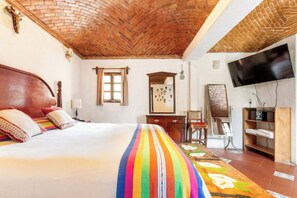 3 quartos, ferros/tábuas de passar roupa, acesso à internet