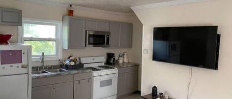 Refrigerador, microondas, horno, placa de cocina