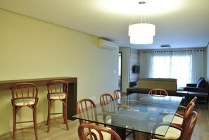 32-inch LED TV with digital channels, TV - Master Bavaria Residence (Gramado)