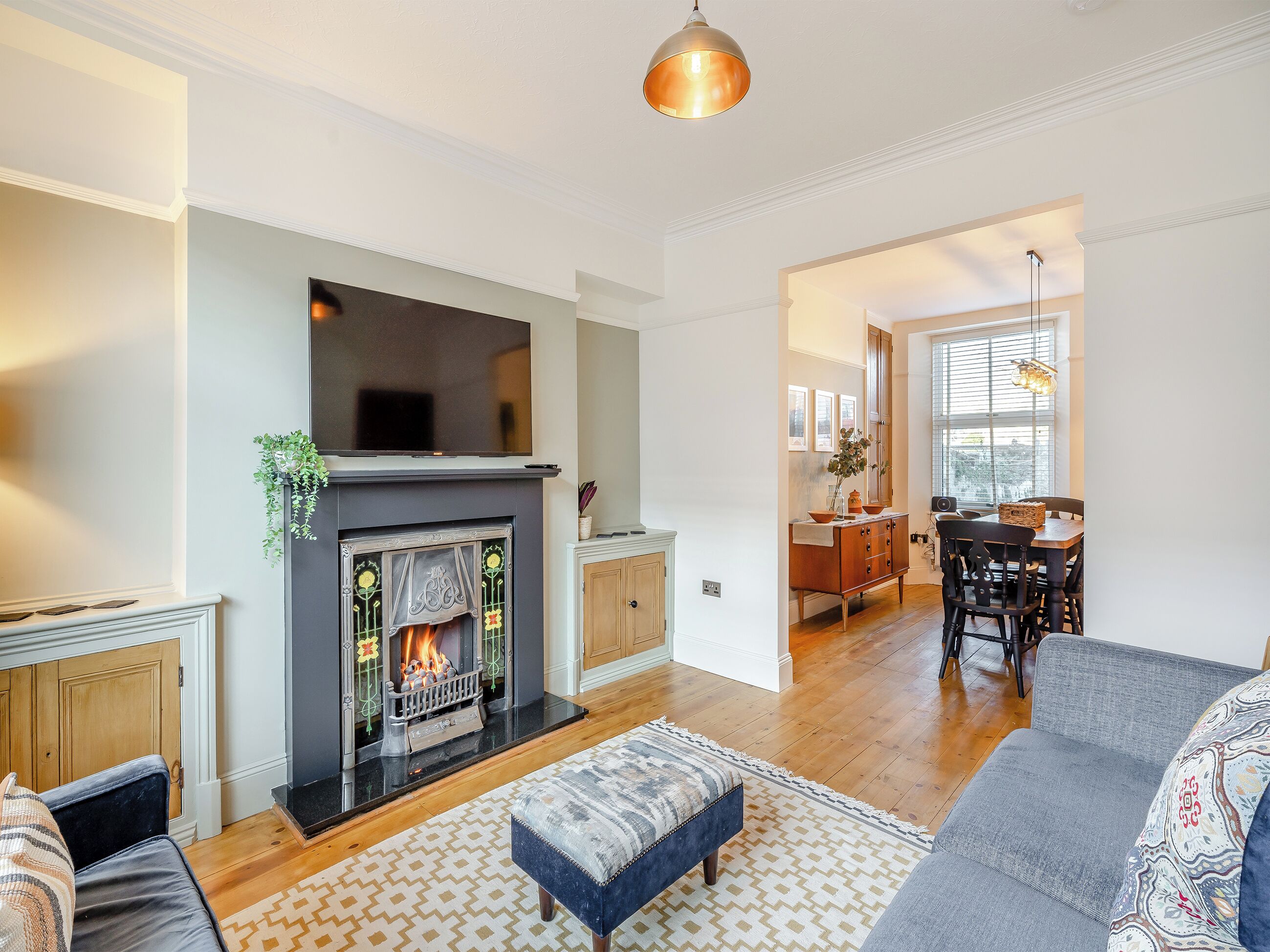 TV, fireplace