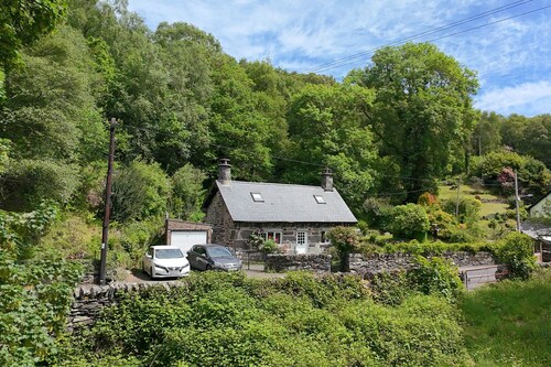 Ty Bont - Two Bedroom Cottage, Sleeps 5