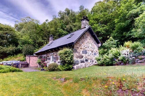 Ty Bont - Two Bedroom Cottage, Sleeps 5