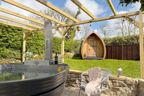 Clai Cerrig - Four Bedroom Cottage, Sleeps 8