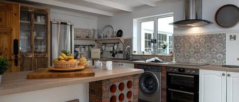 Refrigerador, microondas, horno, lavavajillas